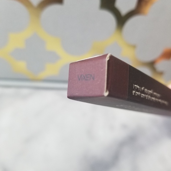 Huda Beauty Vixon Lip Contour Matte Pencil - Picture 2 of 5